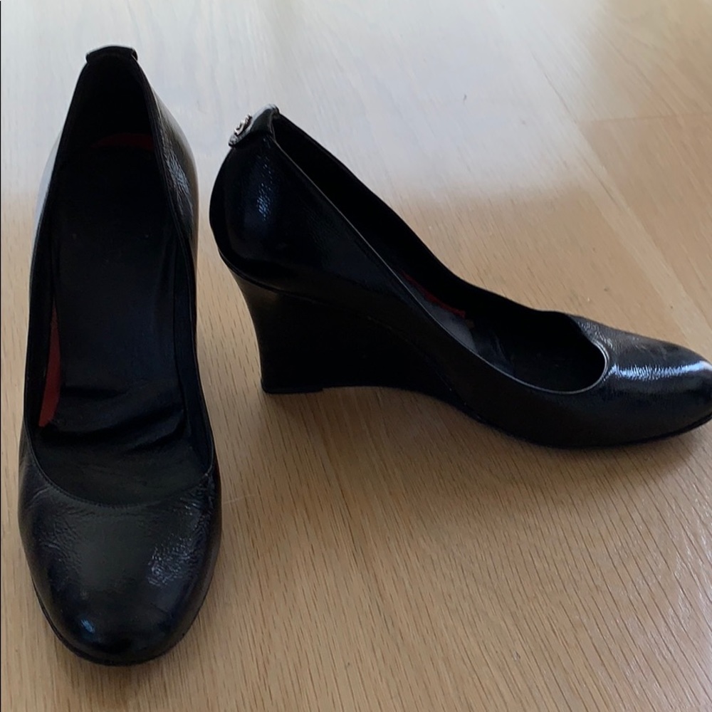 Gucci black patent “GG” leather wedges
